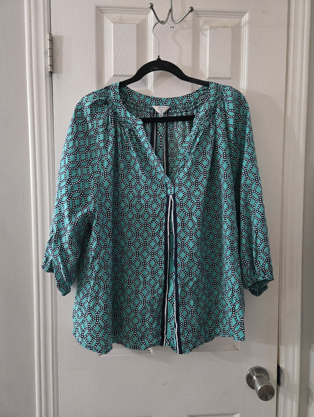 1x Crown & Ivy blouse